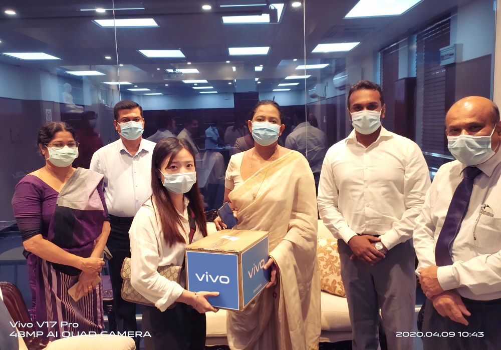 vivo donates LKR 1 million worth surgical masks to the Sri Lankan Ministry of Health