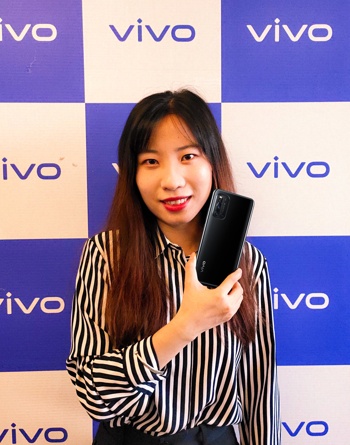 Combining Technology and Fashion, vivo V19 Offers Indus-try-Leading Selfie Capabilities and Stunning Design