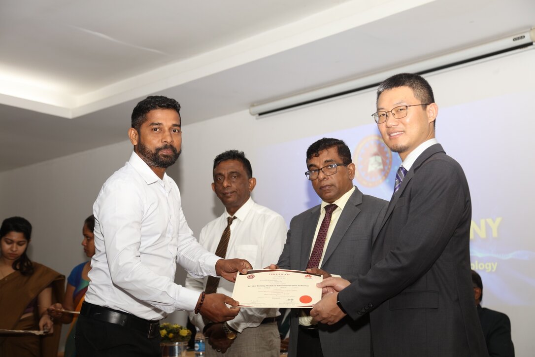 NAITA-HUAWEI Asia-Pacific Academy awarded certificates to first batch students